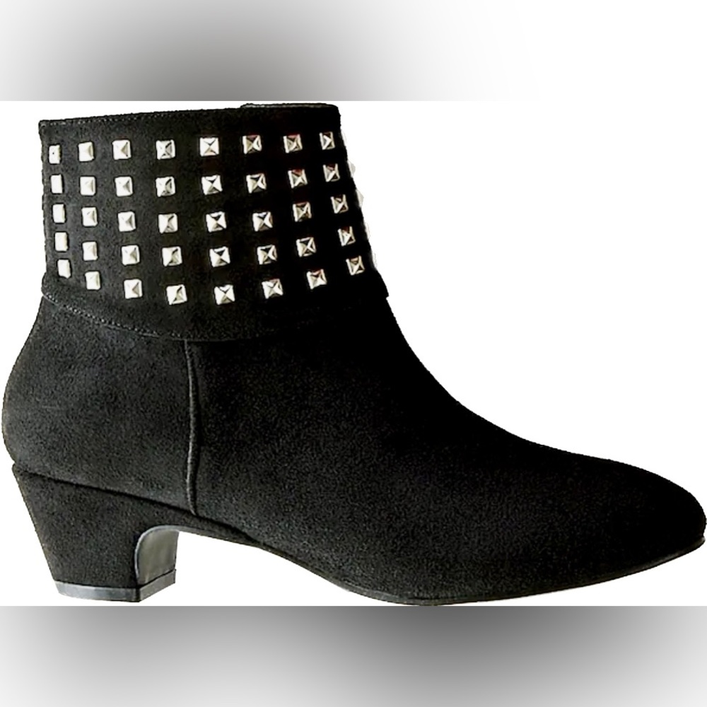 NWT Amanda D’Laurie Booties